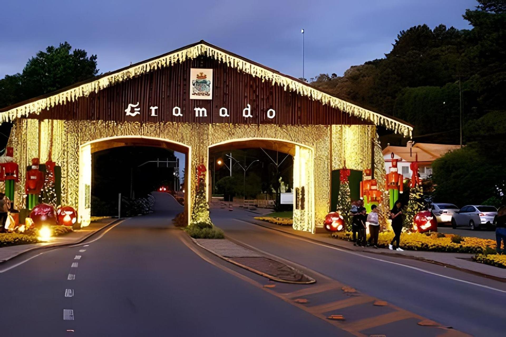 Maravilhoso Apartamento No Centro De Gramado Exterior photo